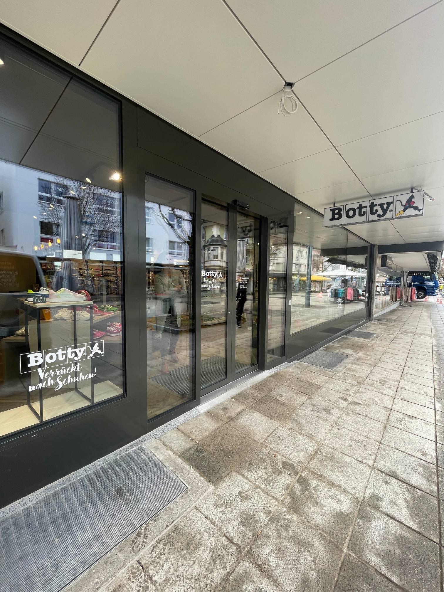 Botty – Ladenbeschriftung in Wil - signvision.ch